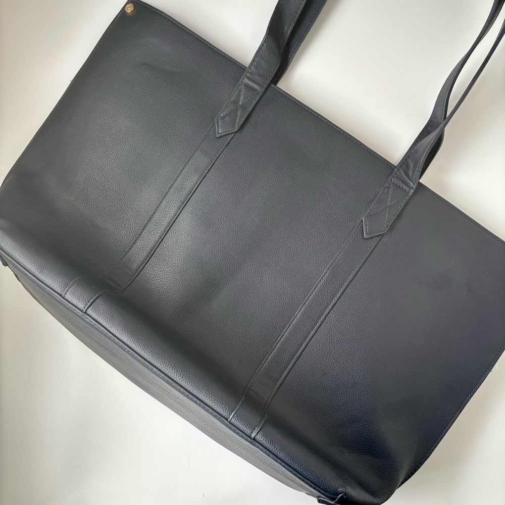 Thirty-One Signature Tote in Navy Smooth Pebble with Interior Organizer & Clutch - Picture 1 of 16